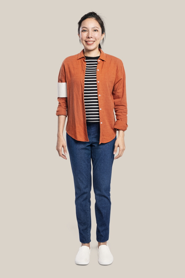 low_cheerful-asian-female-volunteer-full-body.jpg